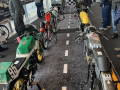 Mopeds und Motorräder