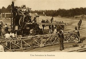 Ein Betonmischer in Betrieb